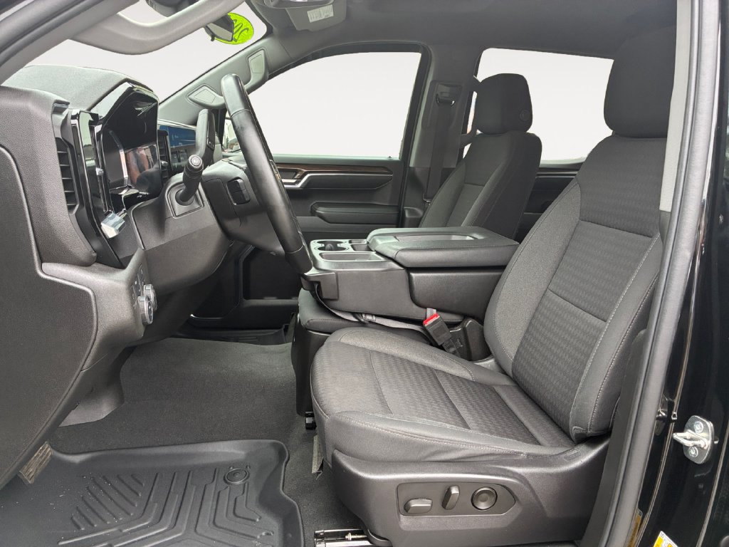 Used 2023 Chevrolet Silverado 1500 LT AWD/4WD image 9