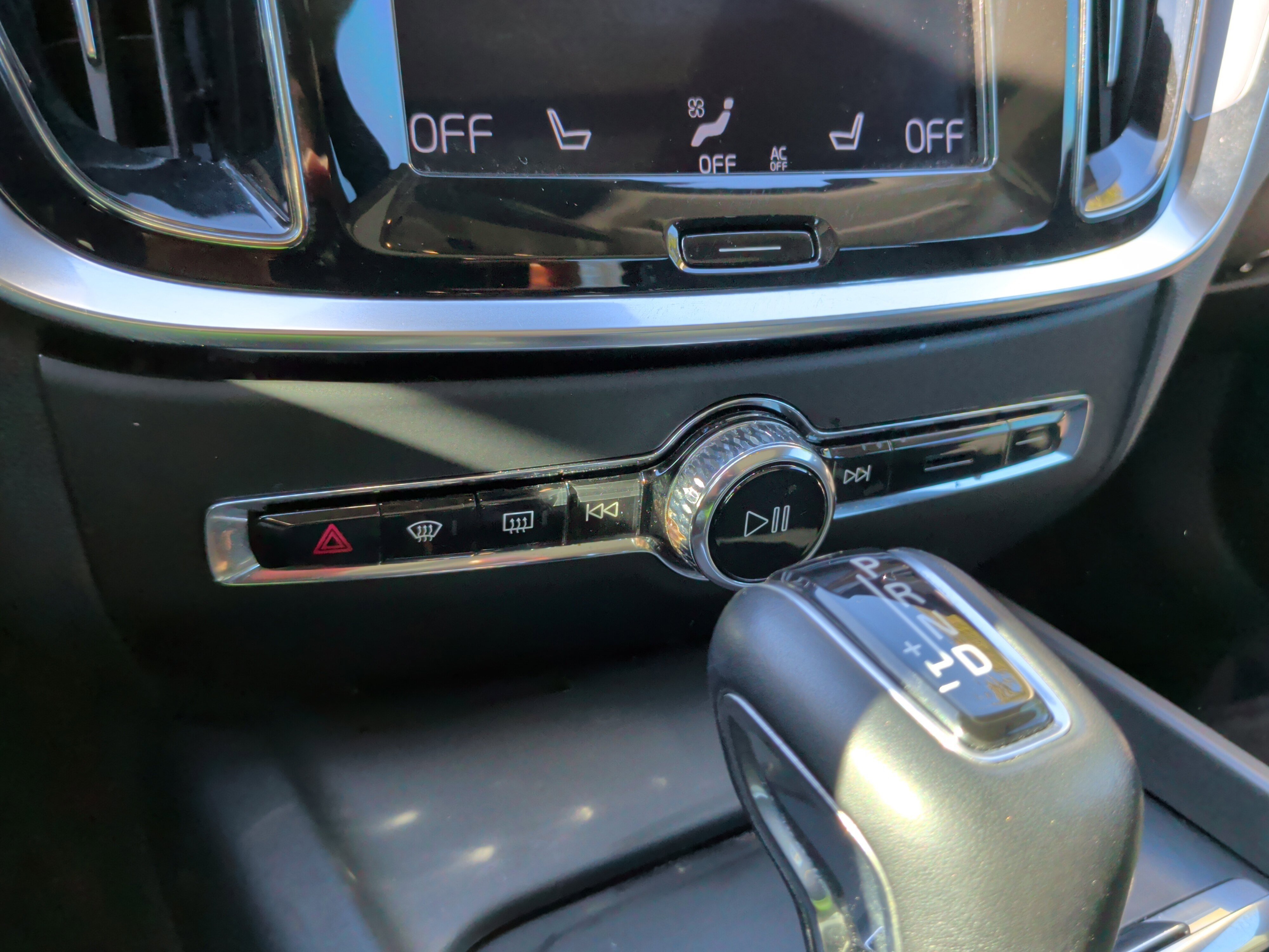 Used 2019 Volvo S60 T5 Momentum image 15