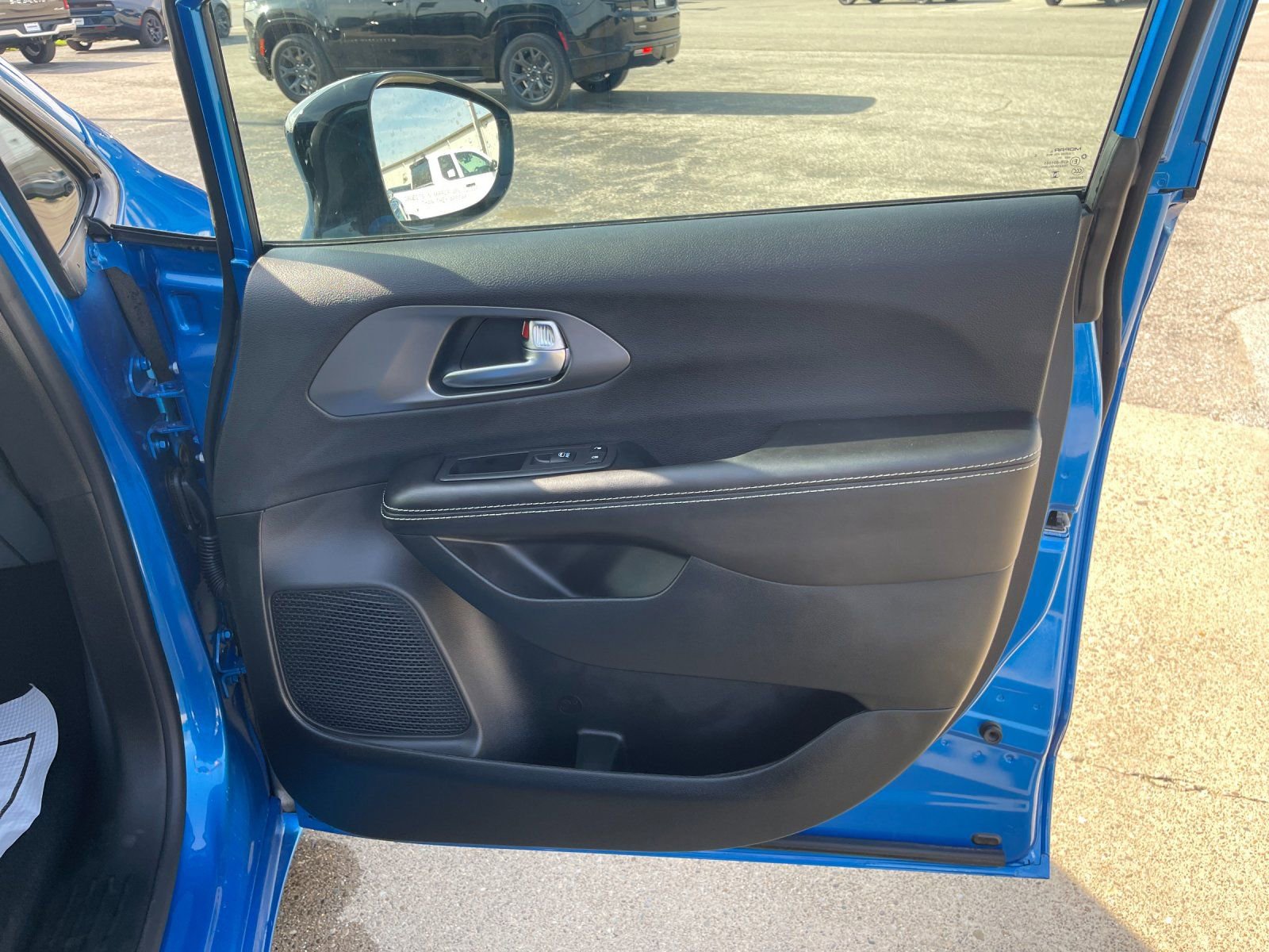 New 2026 Chrysler Pacifica Select w/ S Appearance Package image 20