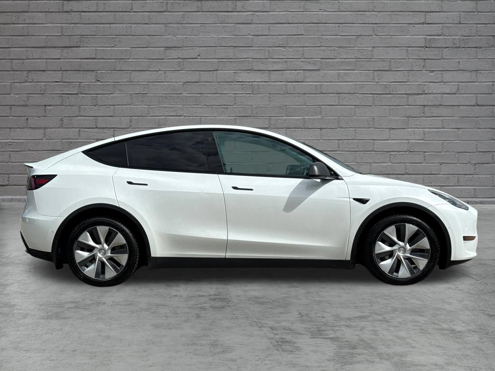 Used 2022 Tesla Model Y Long Range AWD/4WD image 13