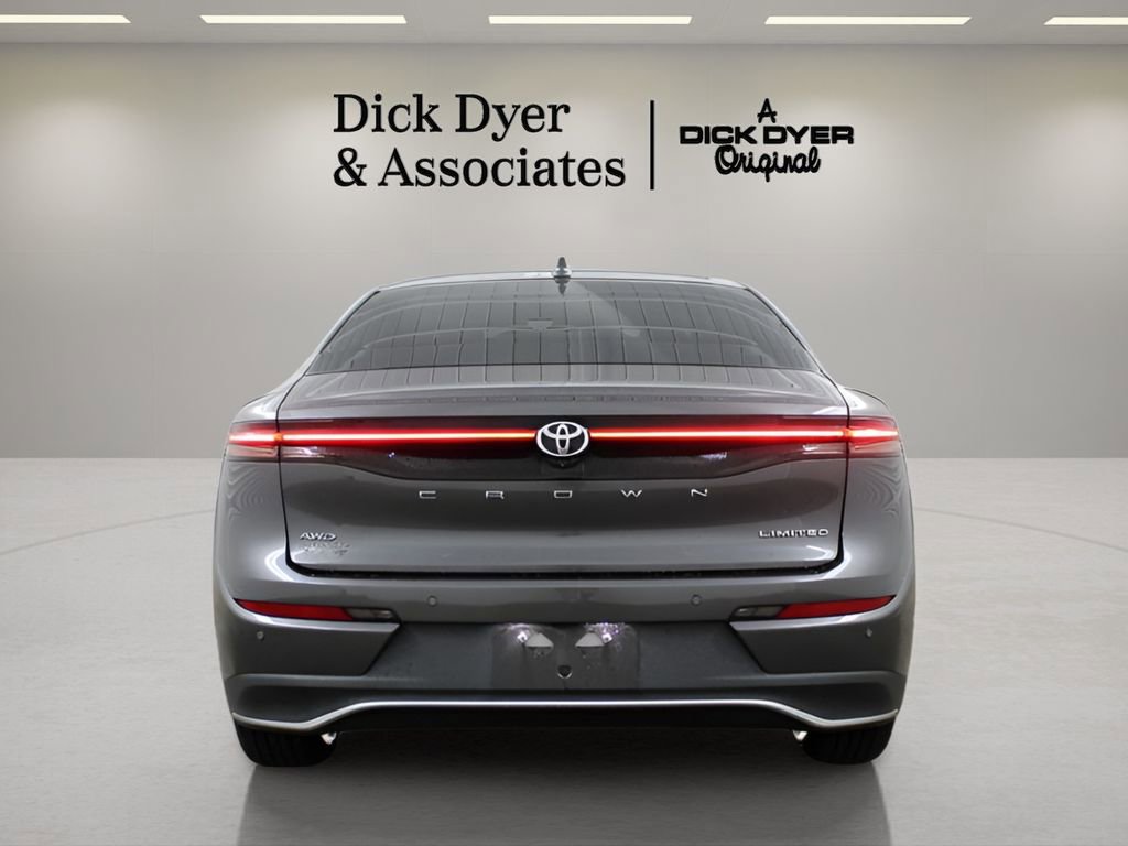 Used 2023 Toyota Crown Limited image 3