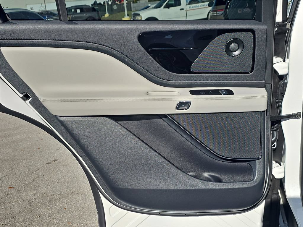 New 2026 Lincoln Aviator Reserve w/ Illumination Package AWD/4WD image 12