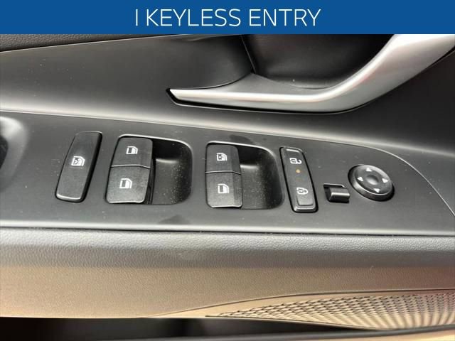 Used 2025 Hyundai Elantra SEL image 15
