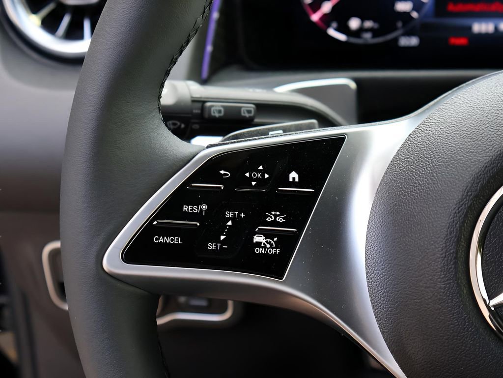 Certified 2025 Mercedes-Benz GLB 250 4MATIC image 32