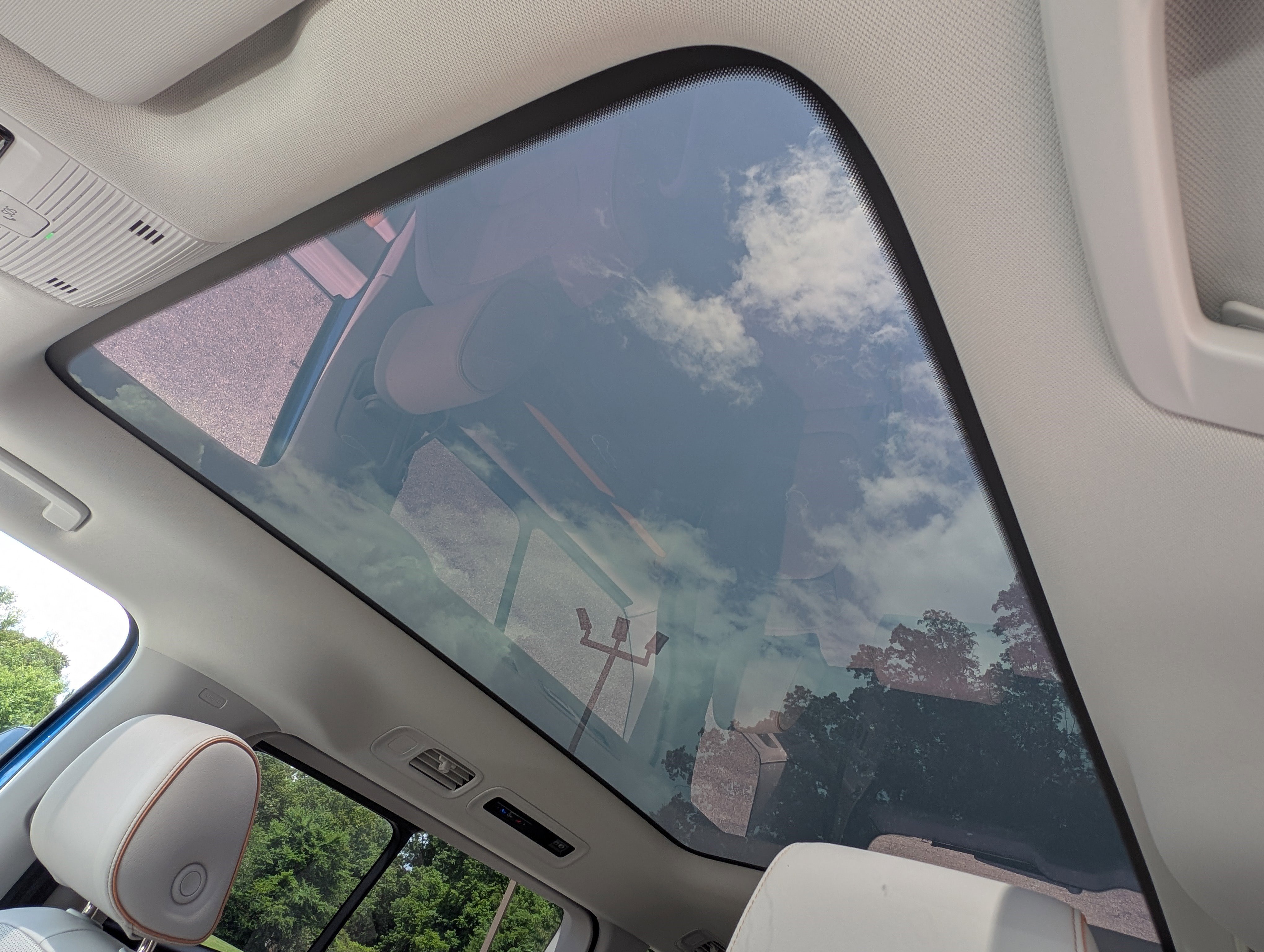 Used 2025 Volkswagen ID. Buzz Pro S Plus RWD image 15