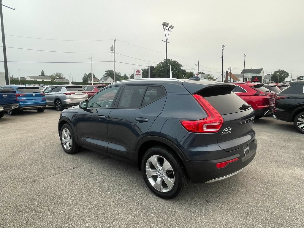 Used 2022 Volvo XC40 T5 Momentum AWD/4WD image 8