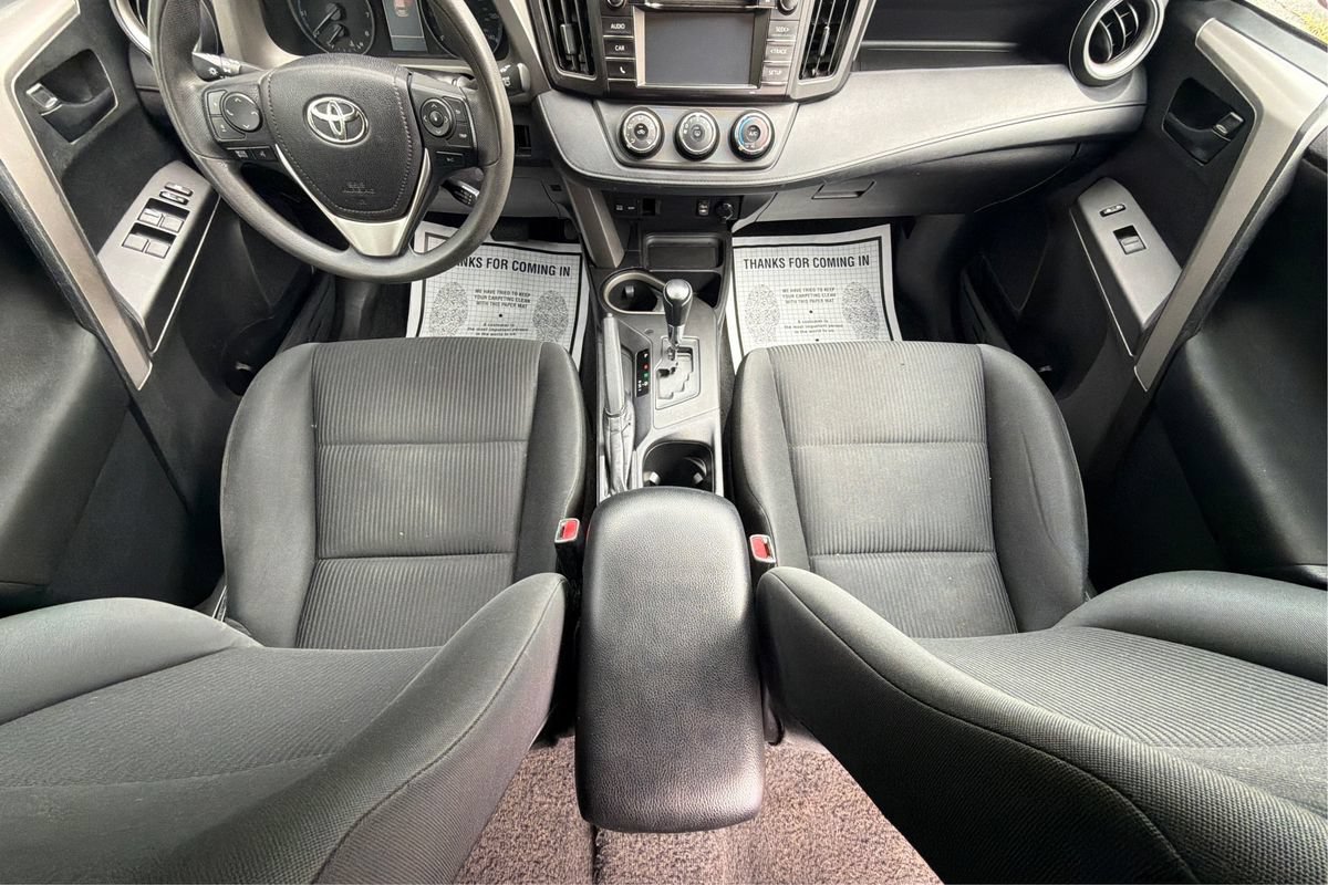 Used 2017 Toyota RAV4 LE FWD image 14