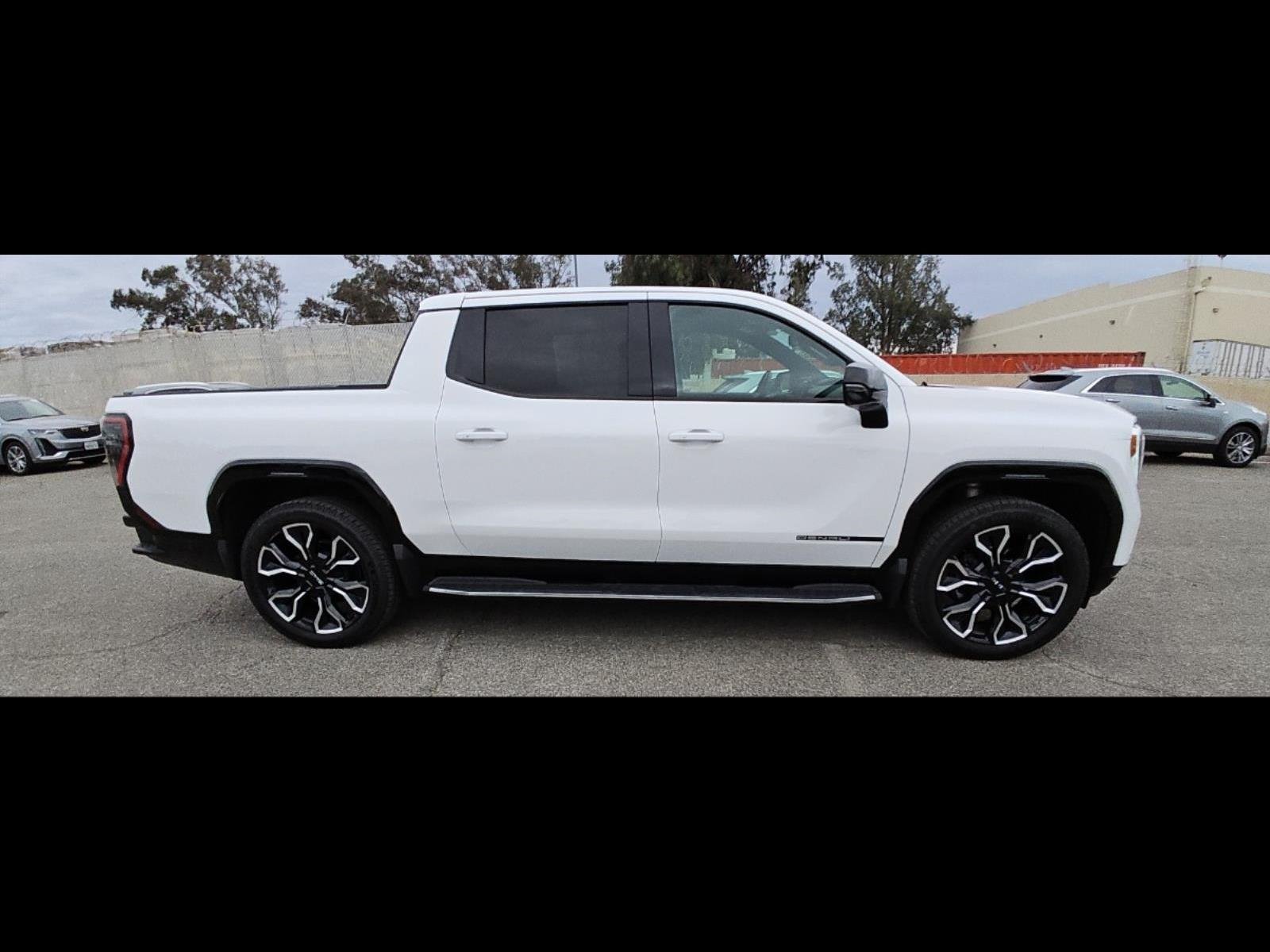 Used 2025 GMC Sierra EV Denali AWD/4WD image 19
