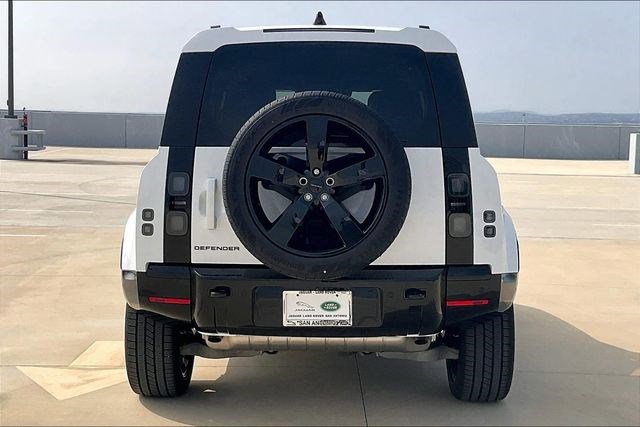 New 2026 Land Rover Defender 110 X-Dynamic SE image 4