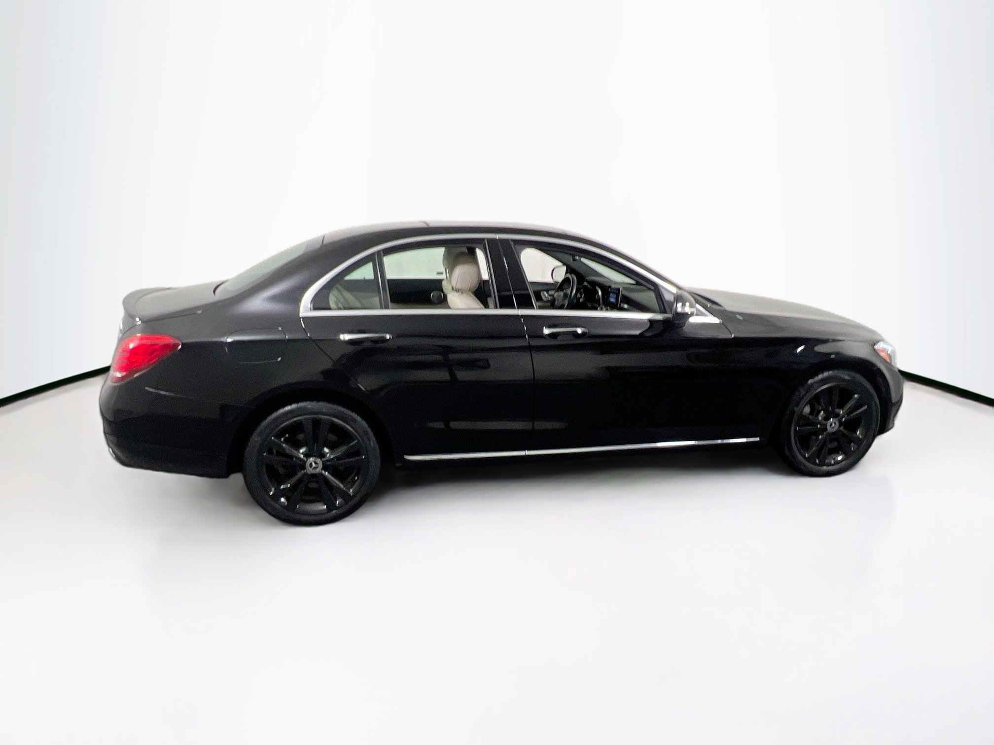 Used 2018 Mercedes-Benz C 300 4MATIC image 4