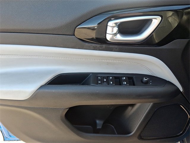 Used 2023 Jeep Compass Limited image 12