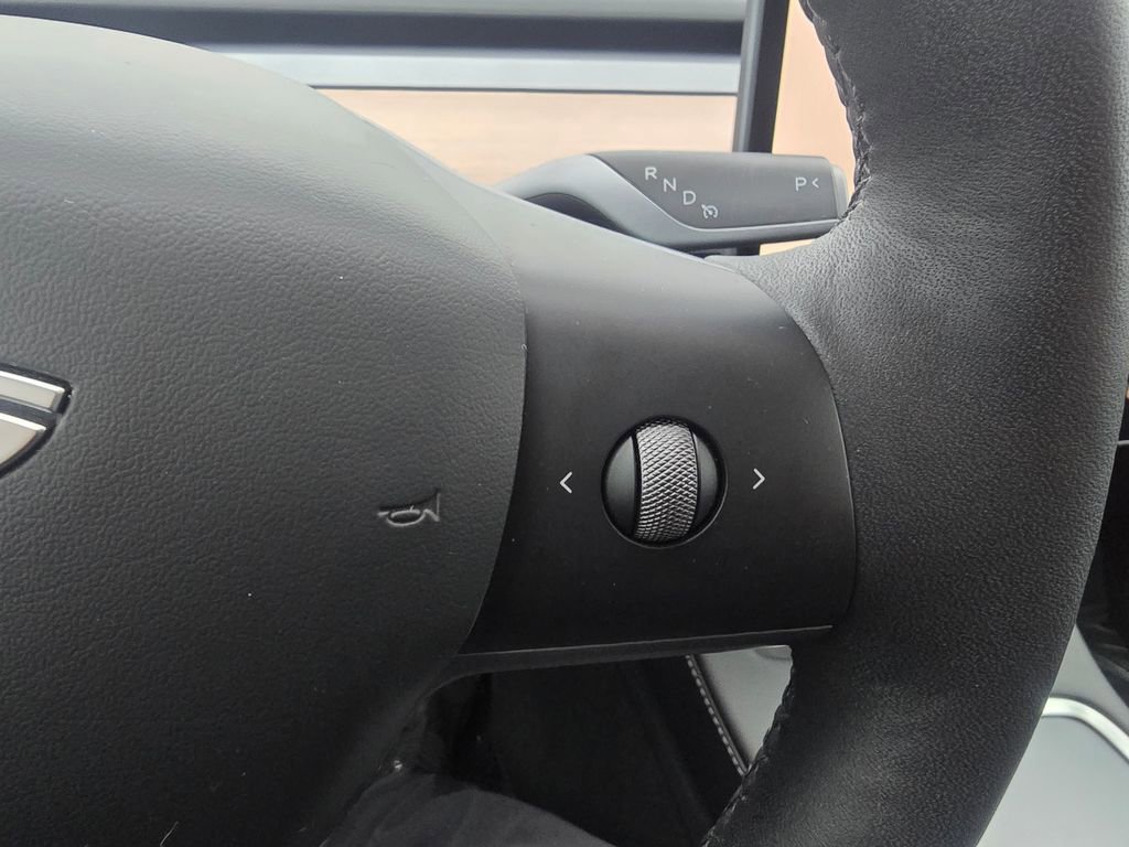 Used 2023 Tesla Model Y Long Range image 21