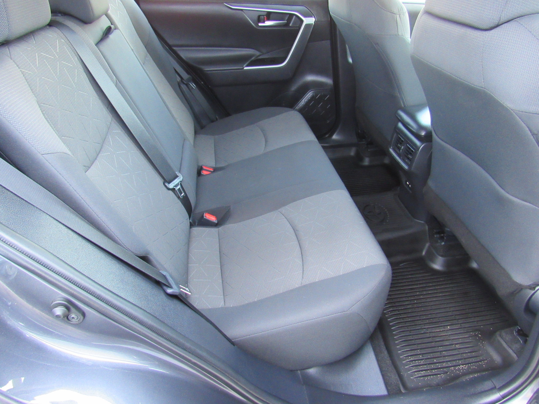 Used 2021 Toyota RAV4 XLE w/ XLE Grade Weather Package image 24