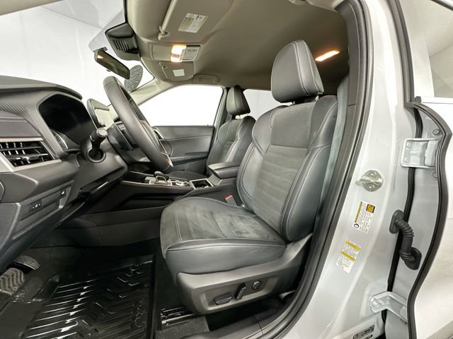 Used 2024 Mitsubishi Outlander SE image 18