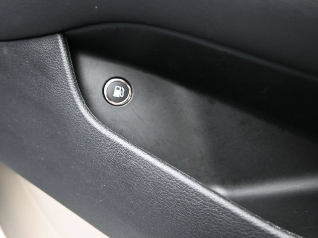 Used 2024 Chrysler Pacifica Limited FWD image 15