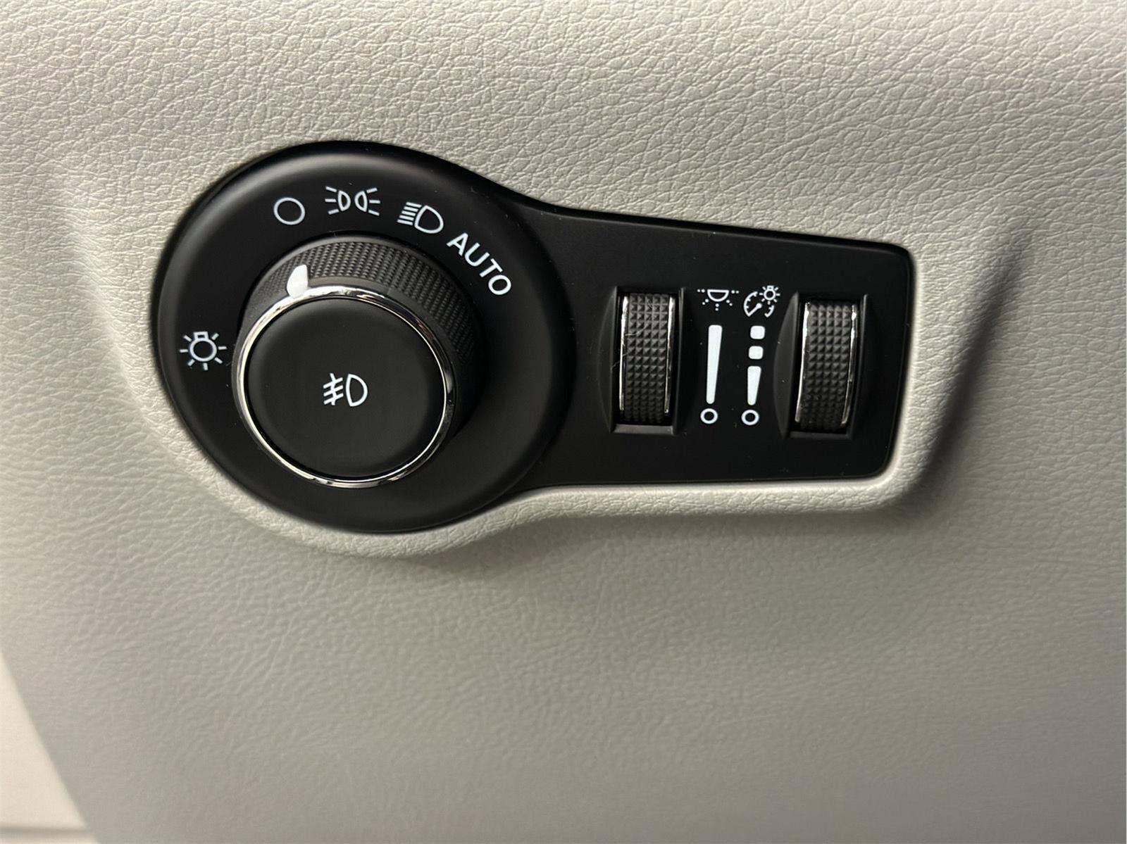 Used 2022 Jeep Compass Latitude w/ Convenience Group image 38