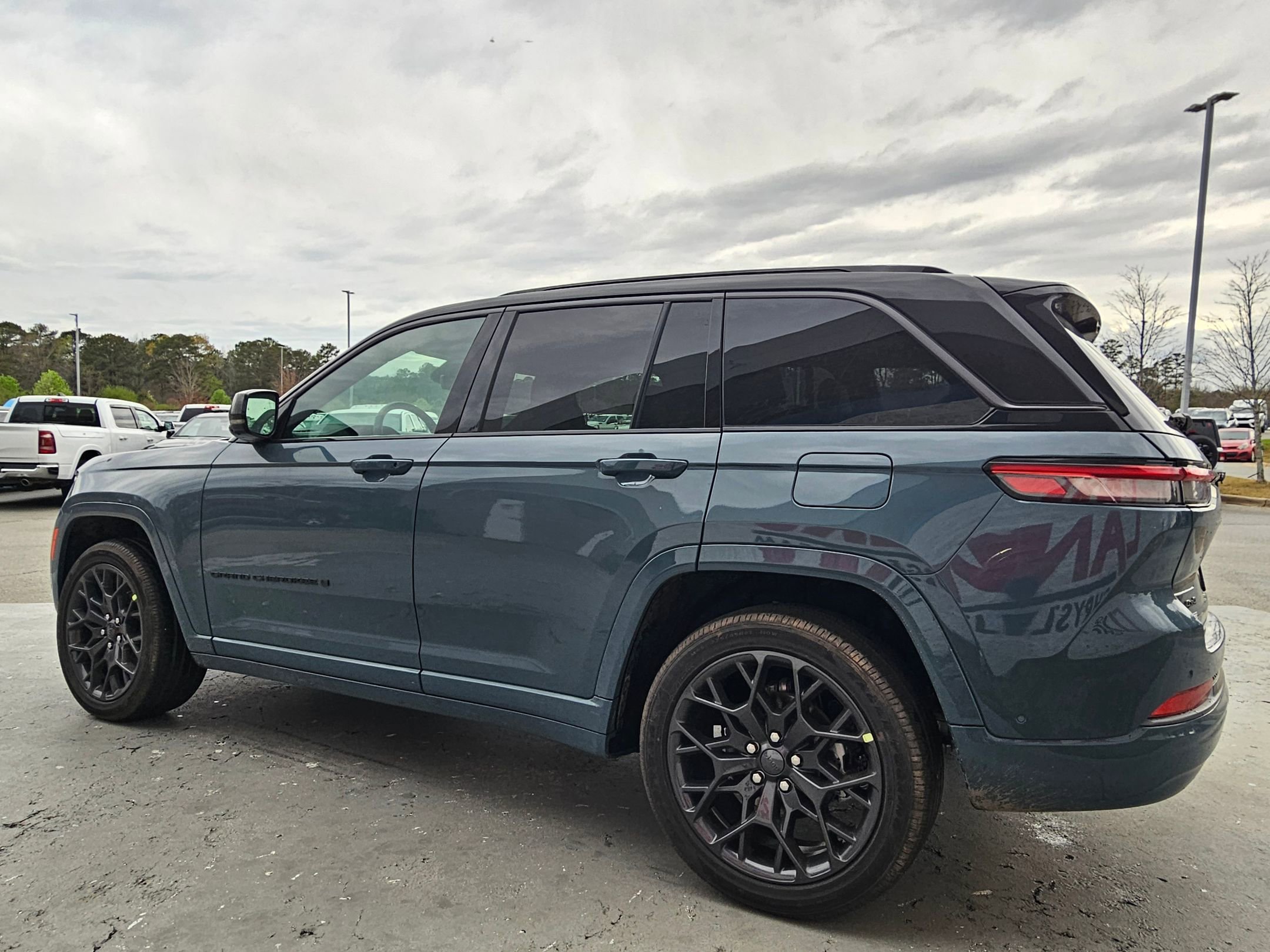 New 2026 Jeep Grand Cherokee Summit image 5