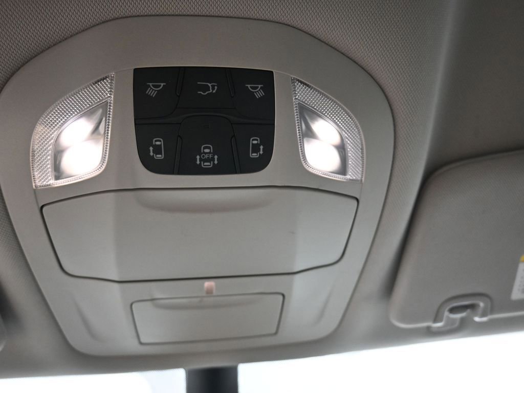 Used 2024 Chrysler Pacifica Select FWD image 19