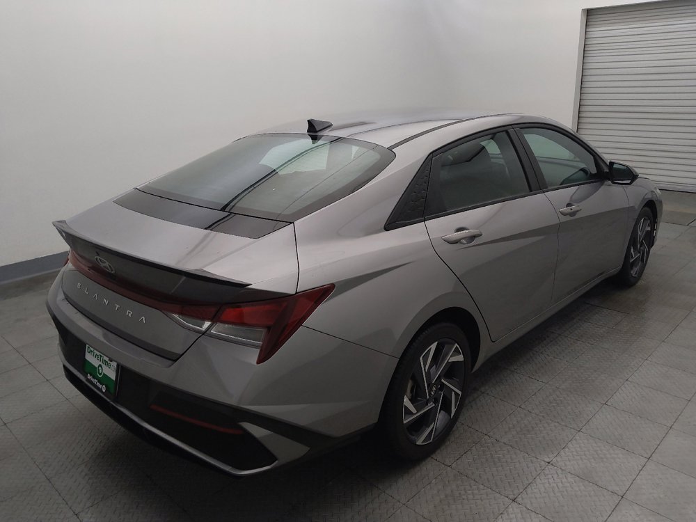 Used 2025 Hyundai Elantra Sport FWD image 9