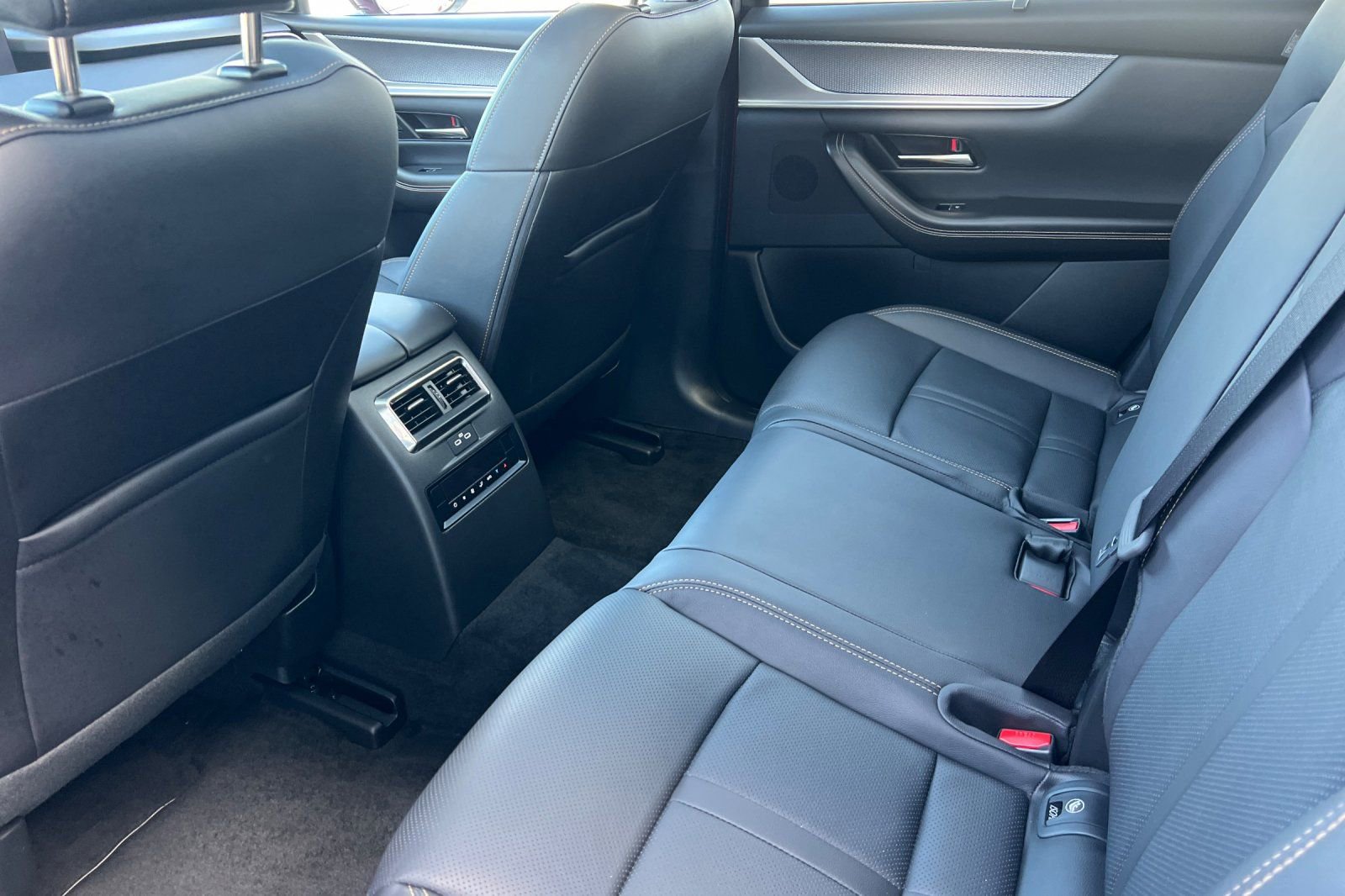 Certified 2025 MAZDA CX-70 Plug-In Hybrid w/ Premium Pkg image 9