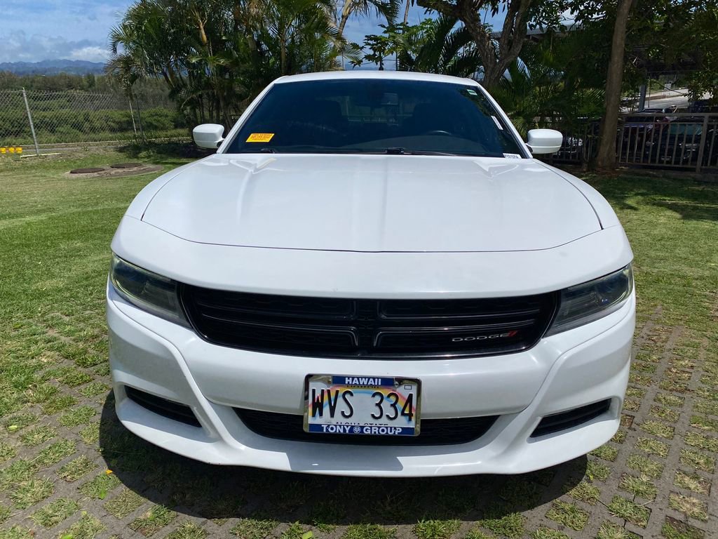 Used 2017 Dodge Charger SXT RWD image 2