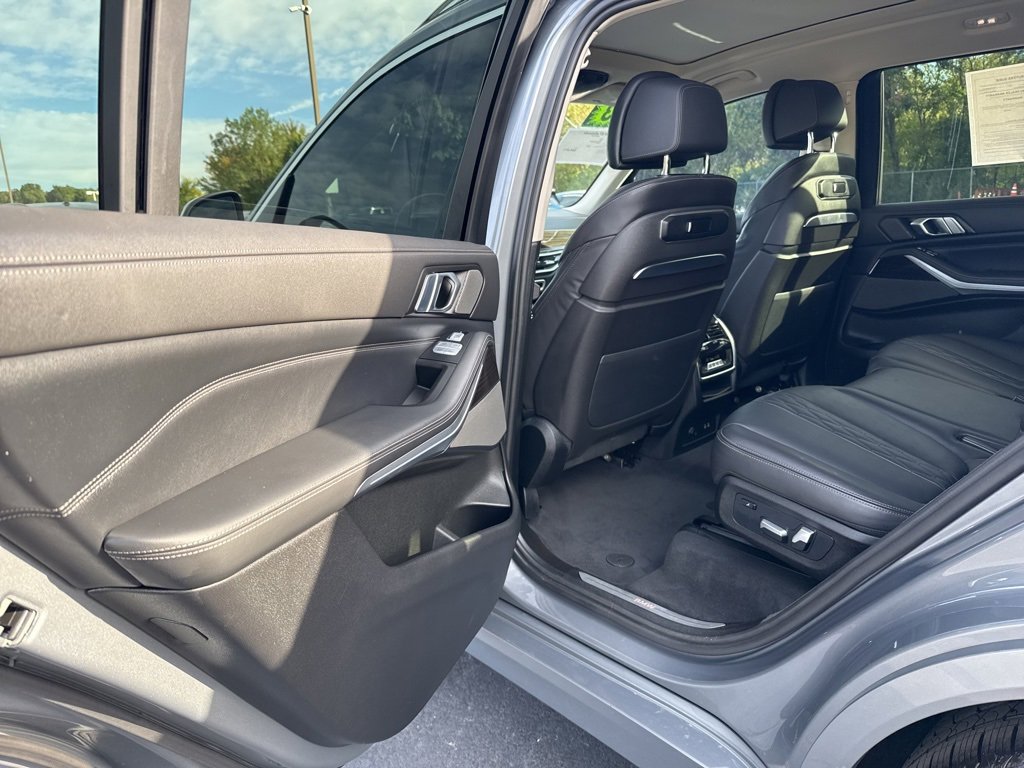 Used 2023 BMW X7 xDrive40i image 14