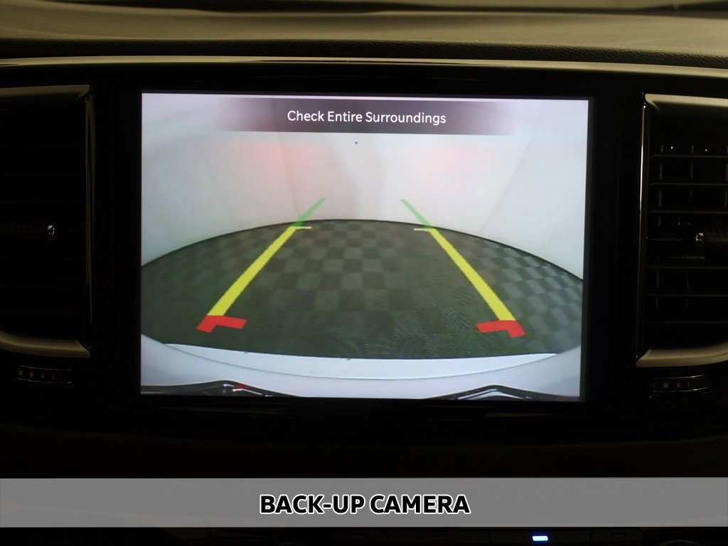 Used 2024 Chrysler Pacifica Touring-L image 6