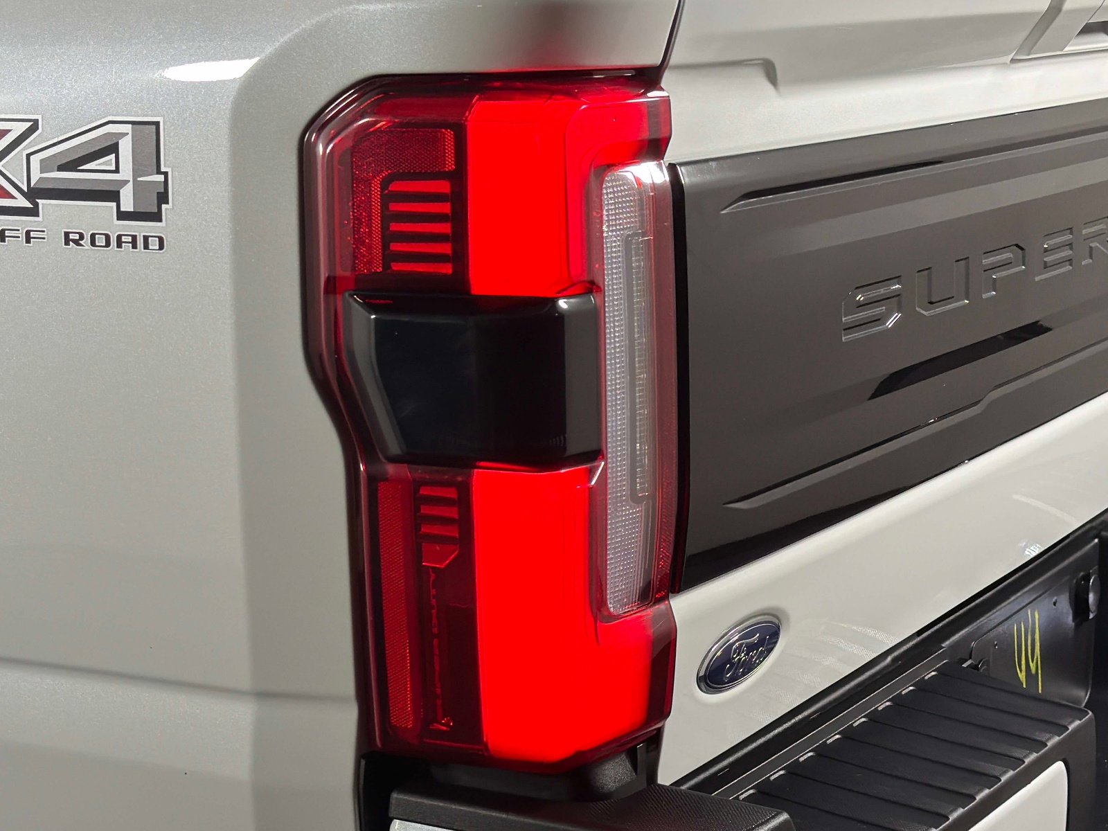 Used 2025 Ford F350 Platinum AWD/4WD image 15