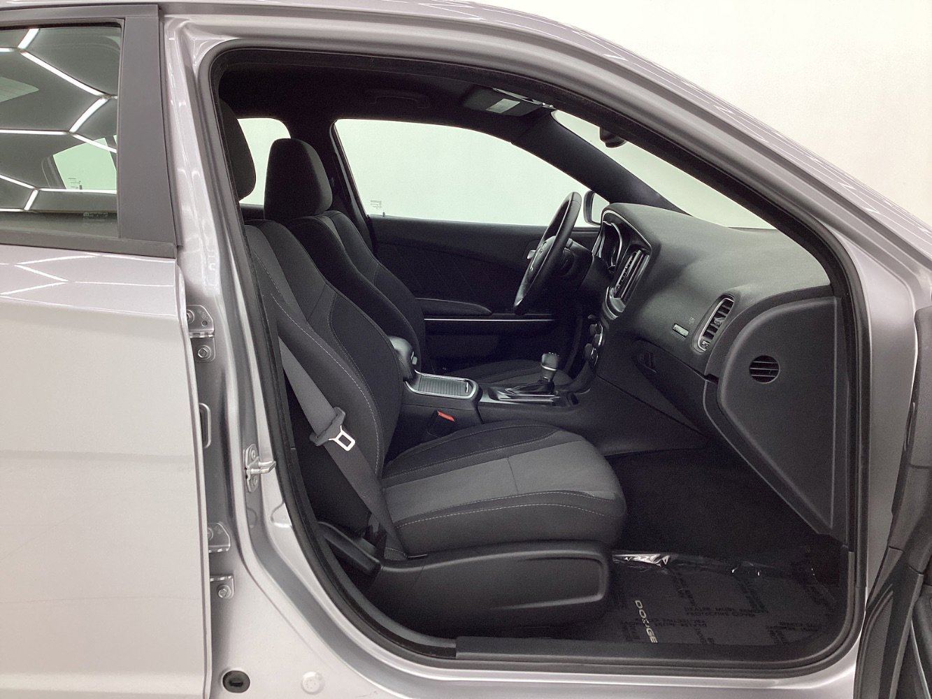 Used 2015 Dodge Charger SXT RWD image 15