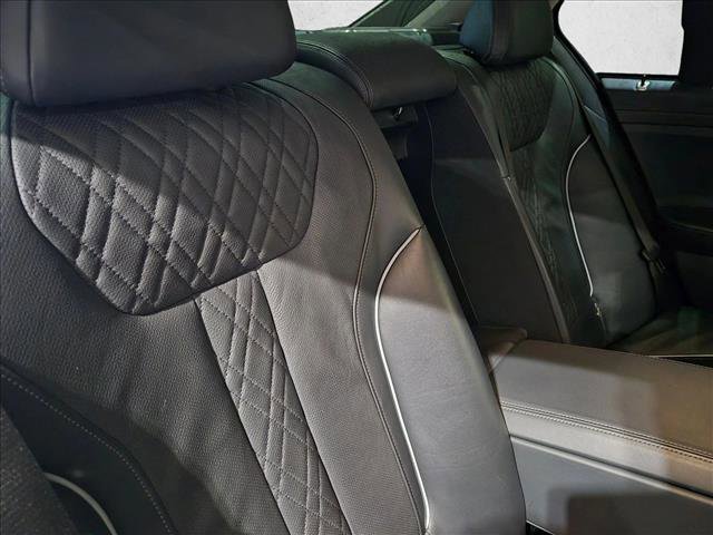 Used 2022 BMW 740i w/ Premium Package RWD image 12