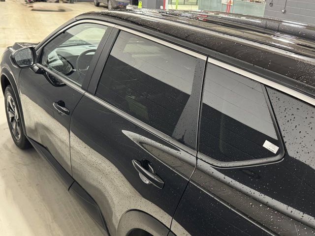 Used 2025 Nissan Rogue SV image 20