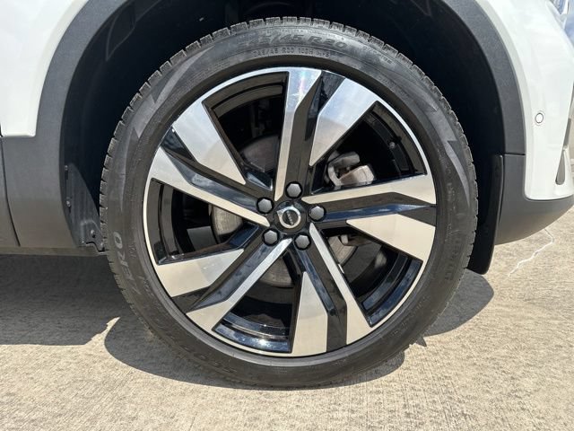 Certified 2023 Volvo XC40 B5 Plus w/ Protection Package Premier AWD/4WD image 11