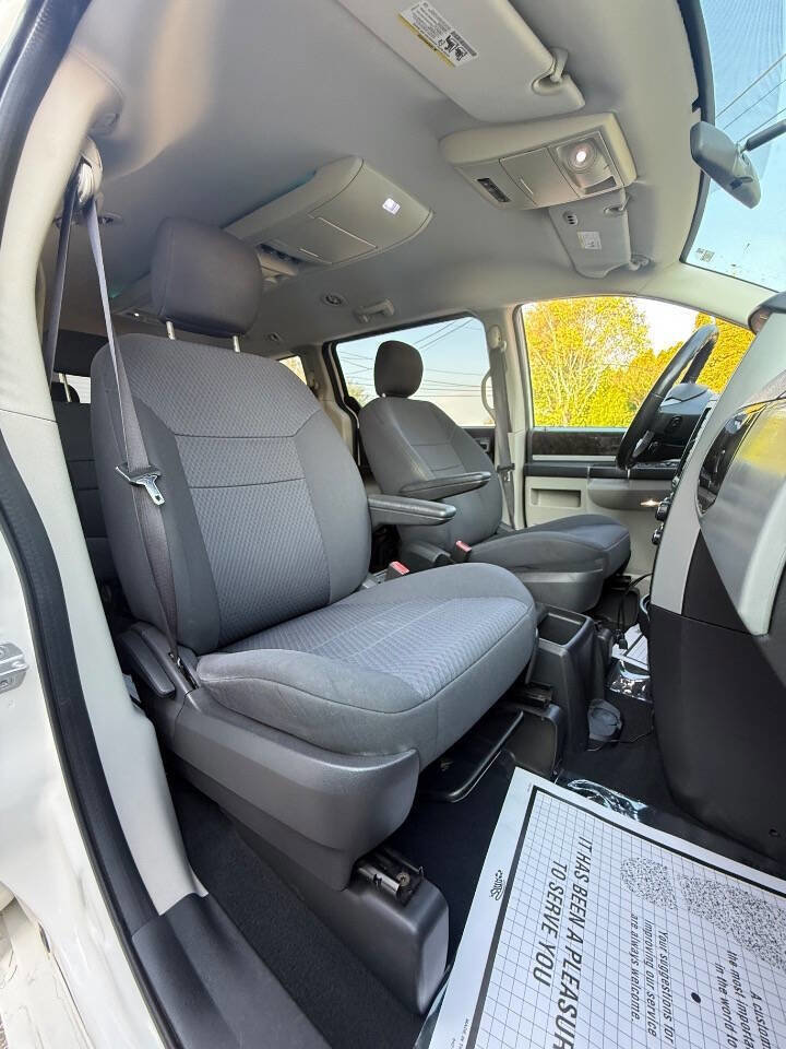 Used 2010 Dodge Grand Caravan SXT FWD image 15