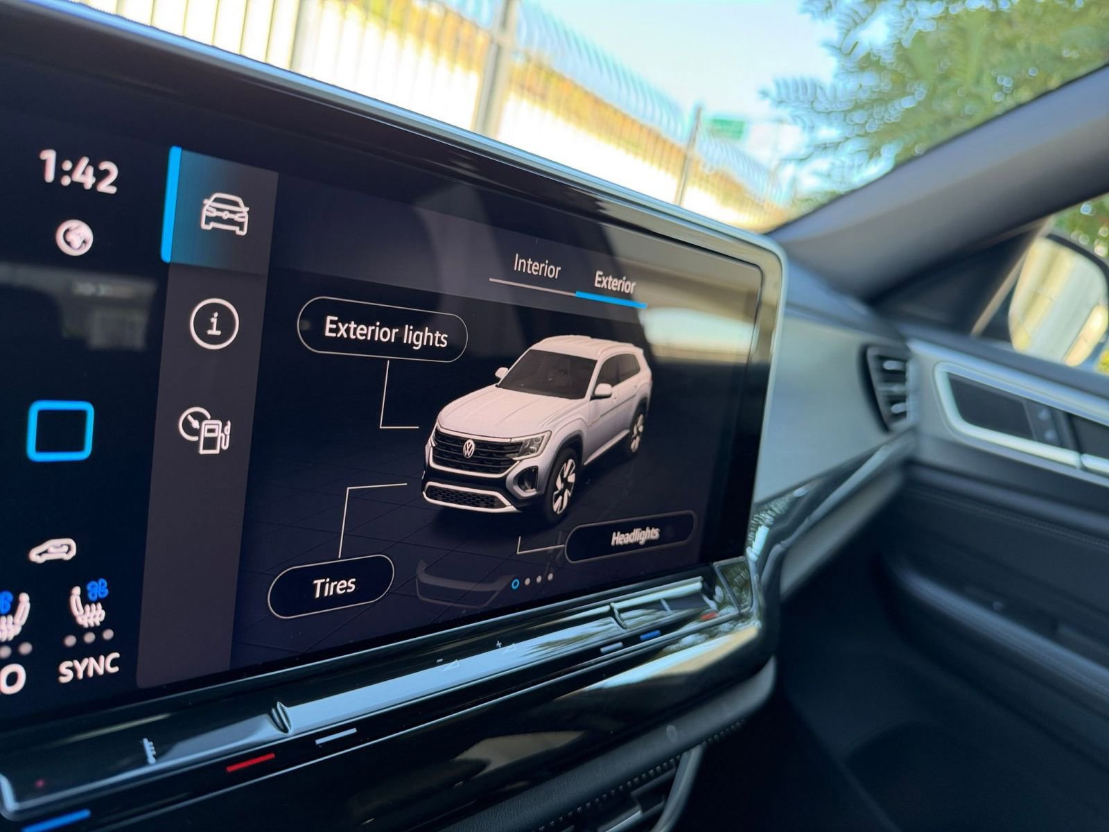 Used 2025 Volkswagen Atlas Cross Sport SE image 21