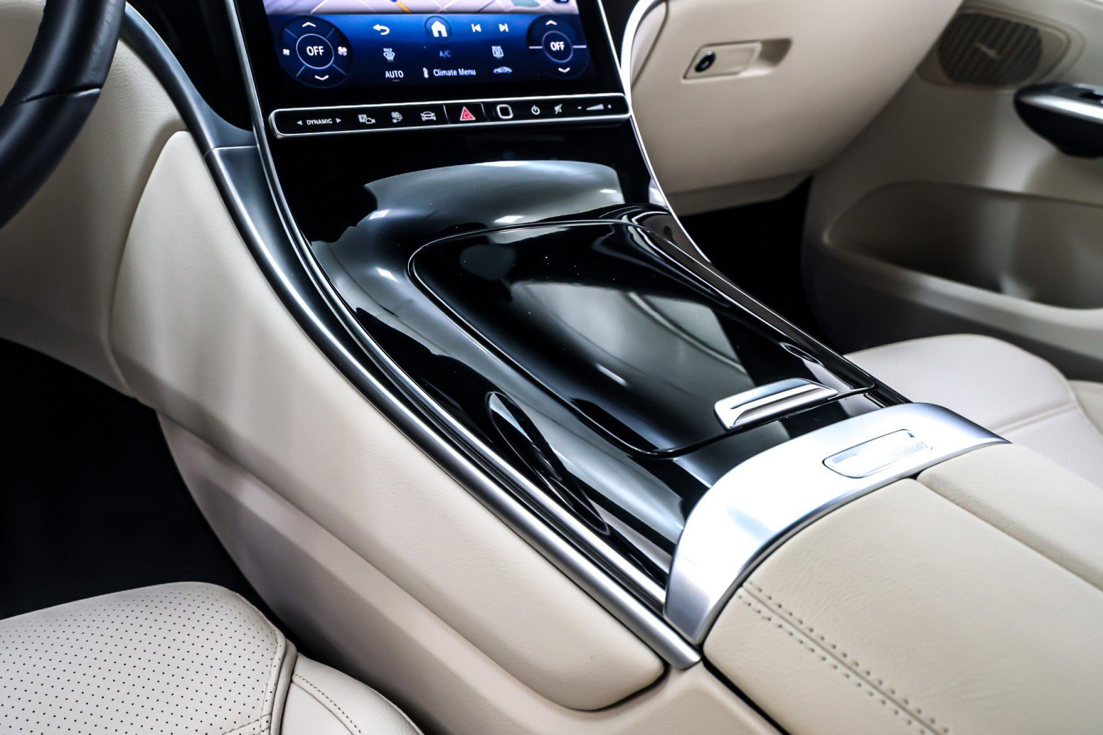 Certified 2025 Mercedes-Benz GLC 350e 4MATIC image 8