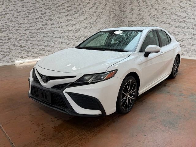 Used 2023 Toyota Camry SE FWD image 3