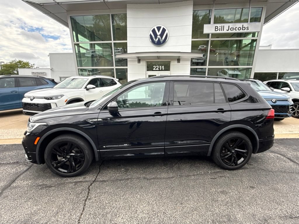 Used 2023 Volkswagen Tiguan SE R-Line AWD/4WD image 3