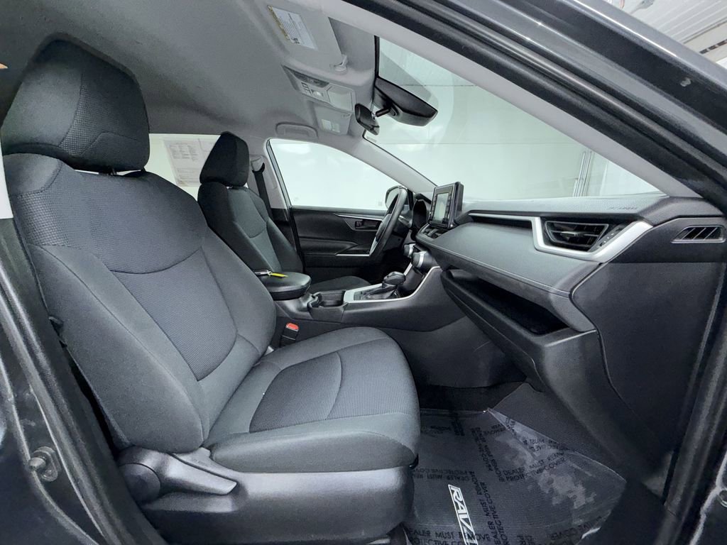 Used 2019 Toyota RAV4 LE AWD/4WD image 6