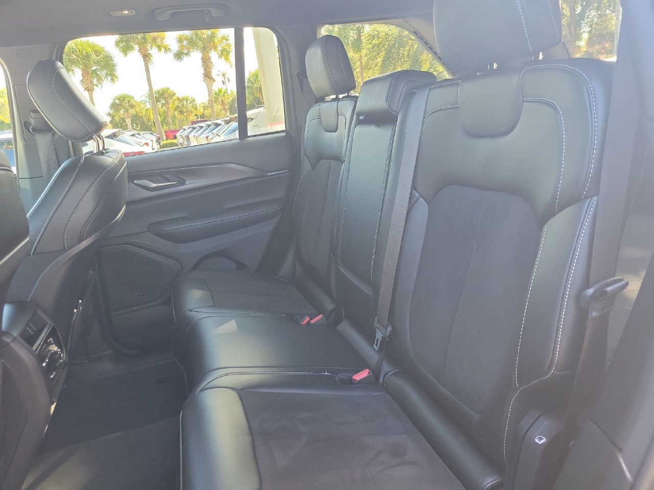 Used 2023 Jeep Grand Cherokee Altitude AWD/4WD image 12