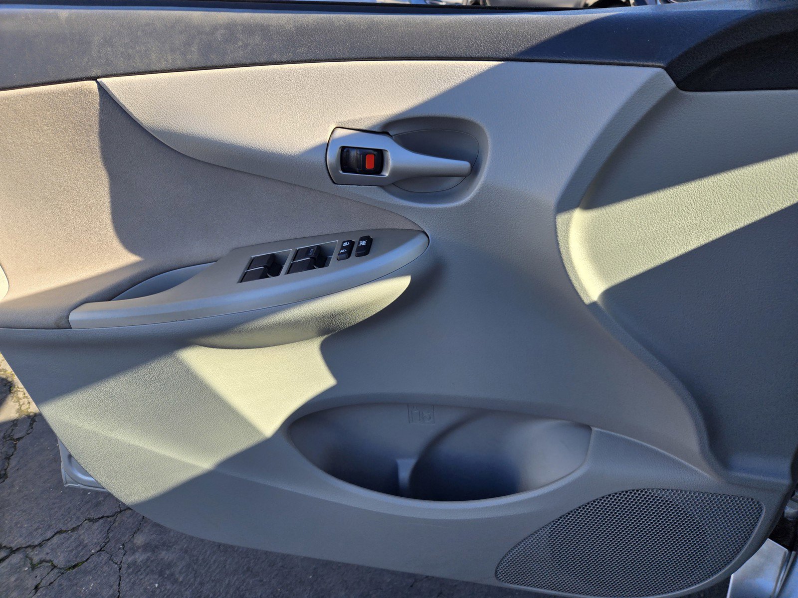 Used 2012 Toyota Corolla LE image 22