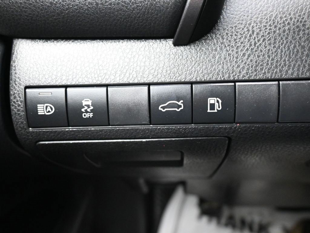 Used 2018 Toyota Camry LE image 23