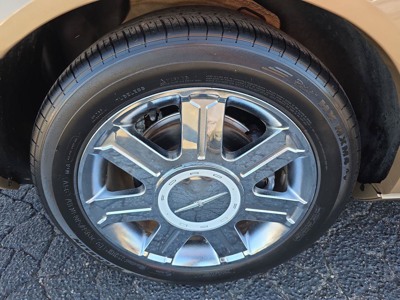 Used 2005 Ford Thunderbird RWD image 17