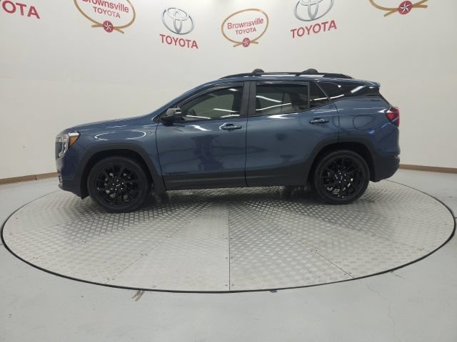 Used 2024 GMC Terrain SLE w/ Driver Convenience Package FWD image 5