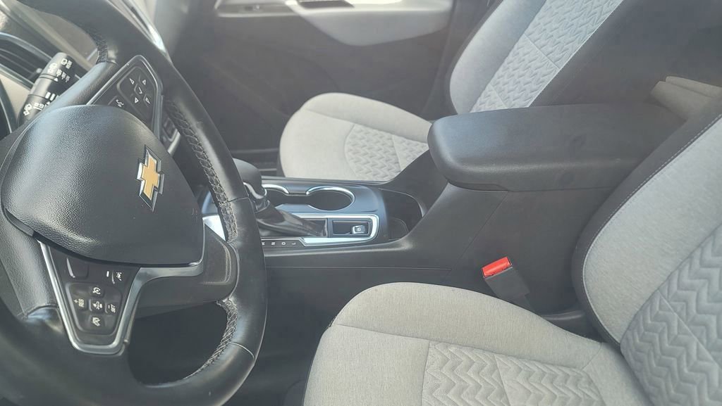 Used 2023 Chevrolet Equinox LT w/ Driver Convenience Package FWD image 3