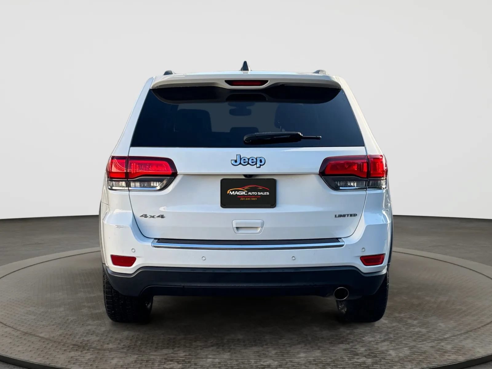 Used 2020 Jeep Grand Cherokee Limited AWD/4WD image 9