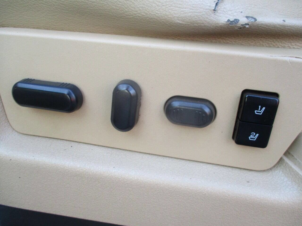 Used 2013 Ford F150 Lariat w/ Mid Equipment Group image 9
