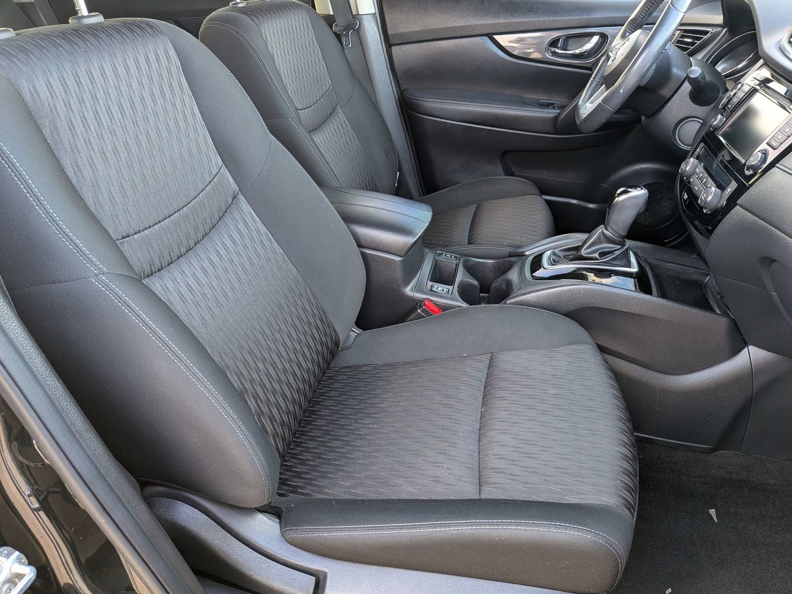 Certified 2018 Nissan Rogue SV image 21