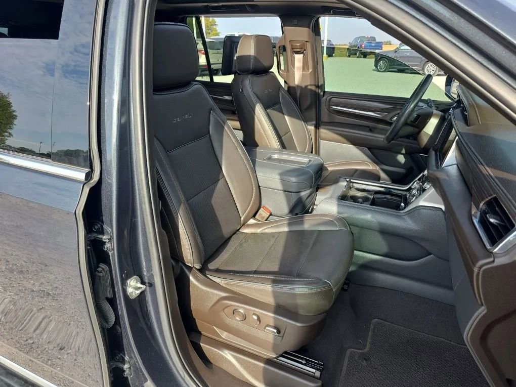 Used 2021 GMC Yukon Denali w/ LPO, Illumination Package image 10