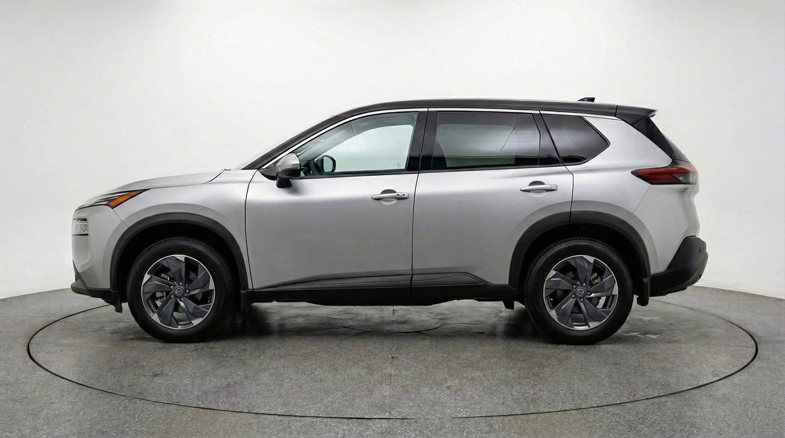 Used 2025 Nissan Rogue SV FWD image 5