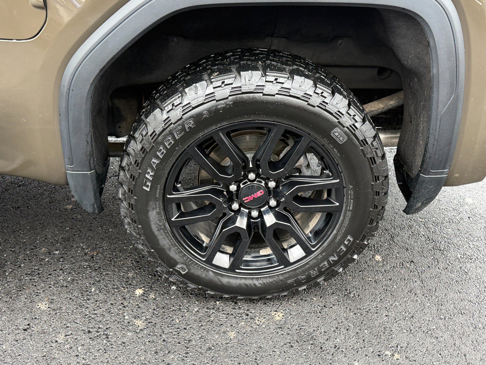 Used 2024 GMC Sierra 1500 Elevation w/ LPO, Elevation Black Package image 10